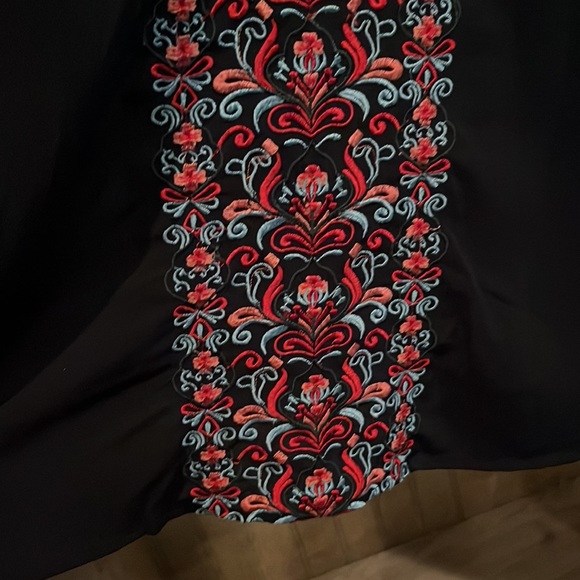 Like new XS black tank with floral embroidery - Picture 4 of 8